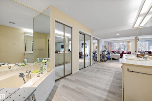 1027 109 Street, Edmonton, AB - Indoor Photo Showing Bathroom