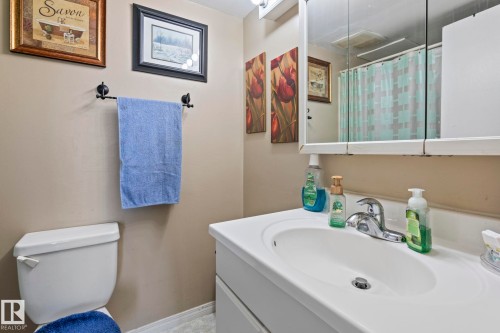 802 10883 Saskatchewan Drive, Edmonton, AB - Indoor Photo Showing Bathroom