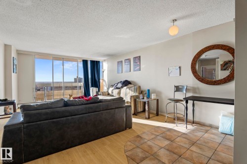 2004 10883 Saskatchewan Drive, Edmonton, AB - Indoor Photo Showing Living Room