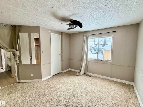 Drayton Valley, AB - Indoor Photo Showing Other Room