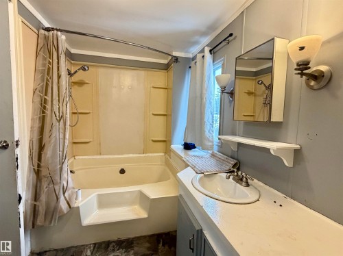 Drayton Valley, AB - Indoor Photo Showing Bathroom