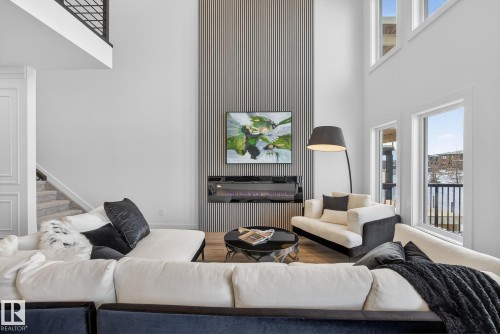 6 Eldridge Point(E), St. Albert, AB - Indoor Photo Showing Living Room