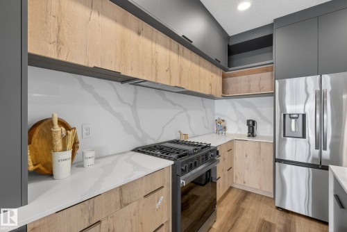 6 Eldridge Point(E), St. Albert, AB - Indoor Photo Showing Kitchen With Stainless Steel Kitchen With Upgraded Kitchen