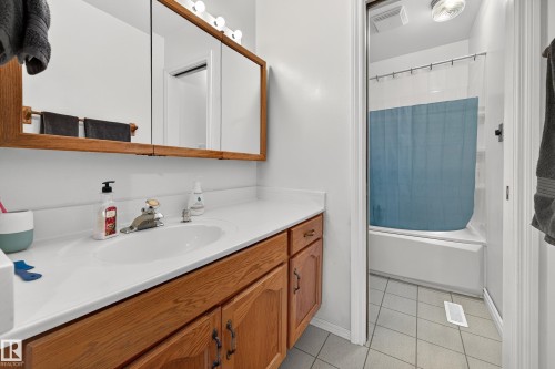 15231 119A Street, Edmonton, AB - Indoor Photo Showing Bathroom
