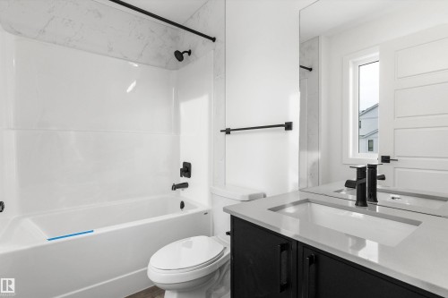 1218 Mcleod Avenue, Spruce Grove, AB - Indoor Photo Showing Bathroom