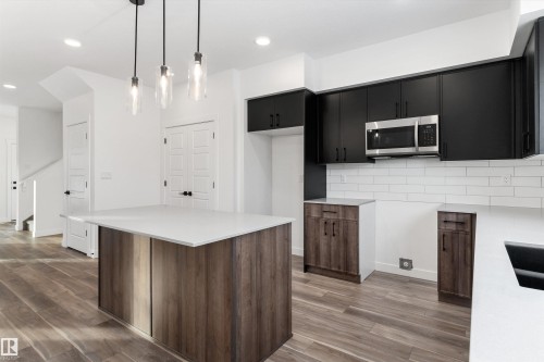 1218 Mcleod Avenue, Spruce Grove, AB - Indoor Photo Showing Kitchen