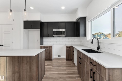 1218 Mcleod Avenue, Spruce Grove, AB - Indoor Photo Showing Kitchen With Double Sink With Upgraded Kitchen