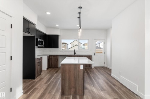 1218 Mcleod Avenue, Spruce Grove, AB - Indoor Photo Showing Kitchen
