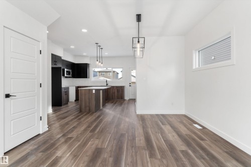 1218 Mcleod Avenue, Spruce Grove, AB - Indoor Photo Showing Kitchen