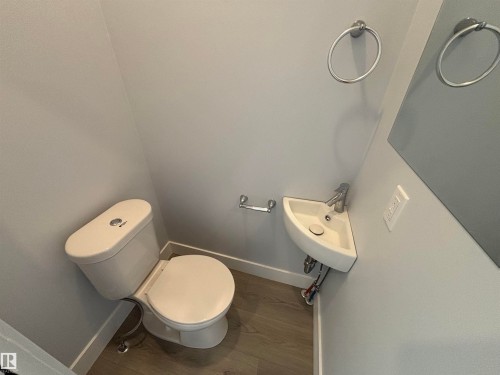 2744 Blatchford Road, Edmonton, AB - Indoor Photo Showing Bathroom