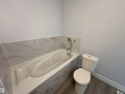 2744 Blatchford Road, Edmonton, AB - Indoor Photo Showing Bathroom