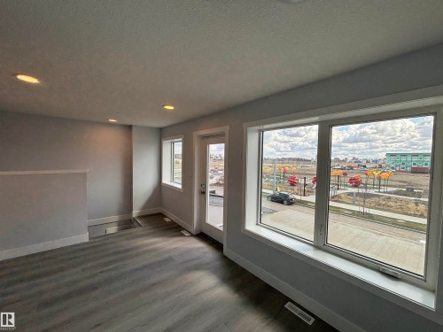 2744 Blatchford Road, Edmonton, AB - Indoor Photo Showing Other Room