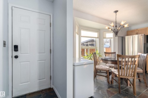 2309 39 Avenue Nw, Edmonton, AB - Indoor Photo Showing Dining Room
