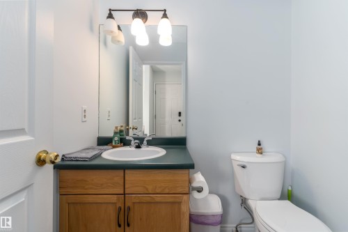 2309 39 Avenue Nw, Edmonton, AB - Indoor Photo Showing Bathroom