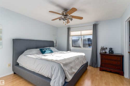 2309 39 Avenue Nw, Edmonton, AB - Indoor Photo Showing Bedroom