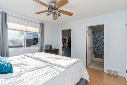 2309 39 Avenue Nw, Edmonton, AB - Indoor Photo Showing Bedroom