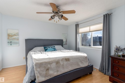 2309 39 Avenue Nw, Edmonton, AB - Indoor Photo Showing Bedroom