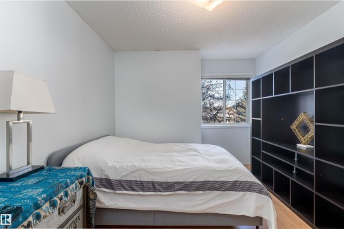 2309 39 Avenue Nw, Edmonton, AB - Indoor Photo Showing Bedroom