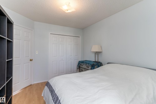2309 39 Avenue Nw, Edmonton, AB - Indoor Photo Showing Bedroom