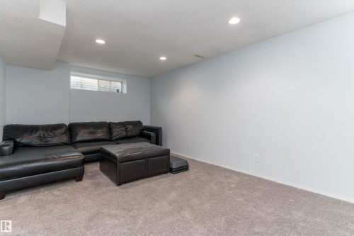 2309 39 Avenue Nw, Edmonton, AB - Indoor