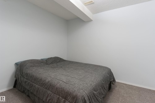 2309 39 Avenue Nw, Edmonton, AB - Indoor Photo Showing Bedroom