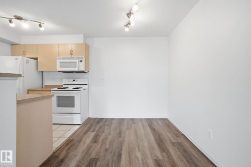 424 17011 67 Avenue, Edmonton, AB - Indoor Photo Showing Kitchen