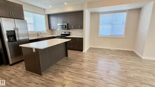 903 Crystallina Nera Way, Edmonton, AB - Indoor Photo Showing Kitchen