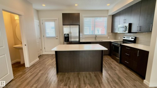903 Crystallina Nera Way, Edmonton, AB - Indoor Photo Showing Kitchen With Upgraded Kitchen
