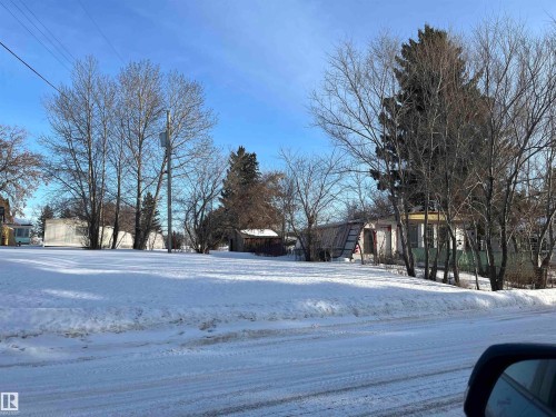 4820 55 Avenue, Viking, AB 