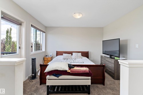 6934 19A Avenue Sw, Edmonton, AB - Indoor Photo Showing Bedroom