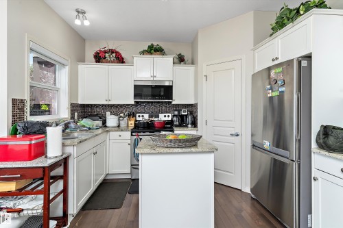 6934 19A Avenue Sw, Edmonton, AB - Indoor Photo Showing Kitchen