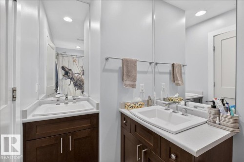 10547 151 Street, Edmonton, AB - Indoor Photo Showing Bathroom