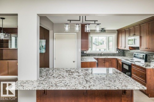 5304 92 Avenue, Edmonton, AB - Indoor Photo Showing Kitchen