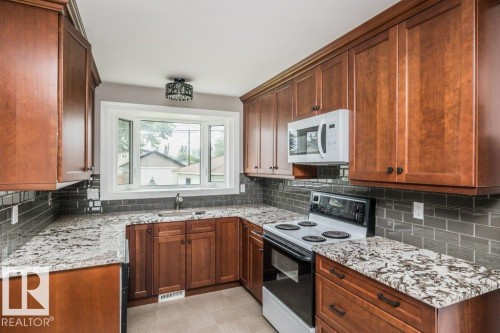 5304 92 Avenue, Edmonton, AB - Indoor Photo Showing Kitchen