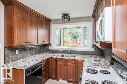 5304 92 Avenue, Edmonton, AB - Indoor Photo Showing Kitchen