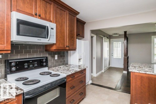 5304 92 Avenue, Edmonton, AB - Indoor Photo Showing Kitchen