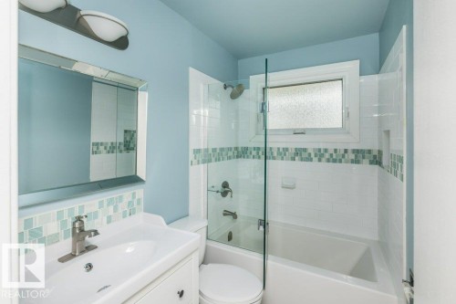 5304 92 Avenue, Edmonton, AB - Indoor Photo Showing Bathroom