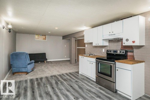 5304 92 Avenue, Edmonton, AB - Indoor Photo Showing Kitchen