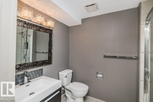 5304 92 Avenue, Edmonton, AB - Indoor Photo Showing Bathroom