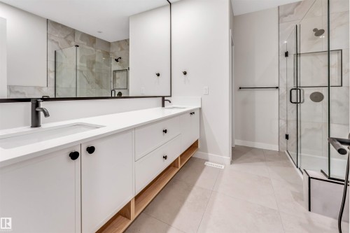 5807 Kootook Link Link, Edmonton, AB - Indoor Photo Showing Bathroom