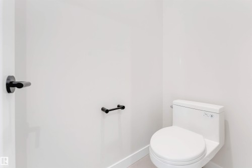 5807 Kootook Link Link, Edmonton, AB - Indoor Photo Showing Bathroom