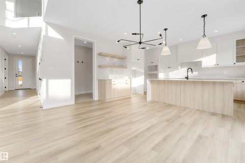 5807 Kootook Link Link, Edmonton, AB - Indoor Photo Showing Kitchen With Upgraded Kitchen