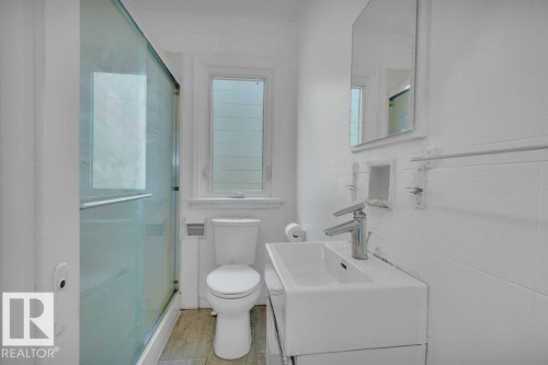 10844 97 Street, Edmonton, AB - Indoor Photo Showing Laundry Room