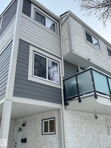 322 Willow Court, Edmonton, AB - Outdoor With Exterior