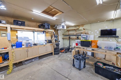 6304 94A Avenue, Edmonton, AB - Indoor Photo Showing Garage