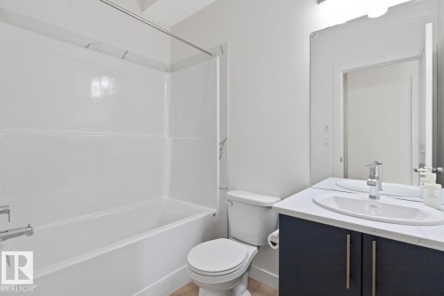 22124 94 Avenue, Edmonton, AB - Indoor Photo Showing Bathroom