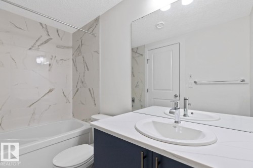 22124 94 Avenue, Edmonton, AB - Indoor Photo Showing Bathroom