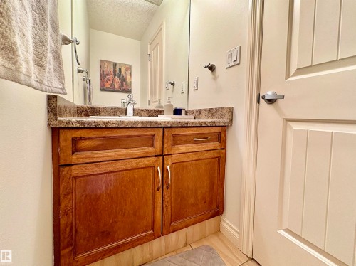 14907 109 Avenue, Edmonton, AB - Indoor Photo Showing Bathroom