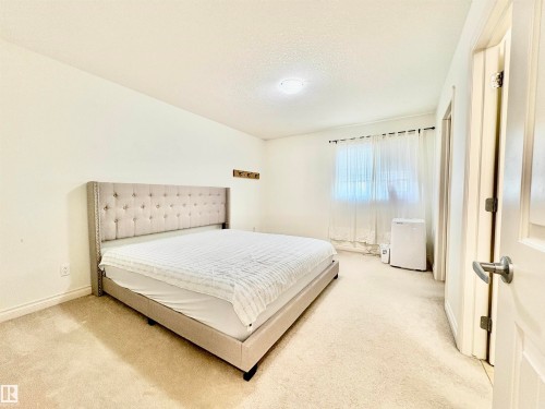 14907 109 Avenue, Edmonton, AB - Indoor Photo Showing Bedroom