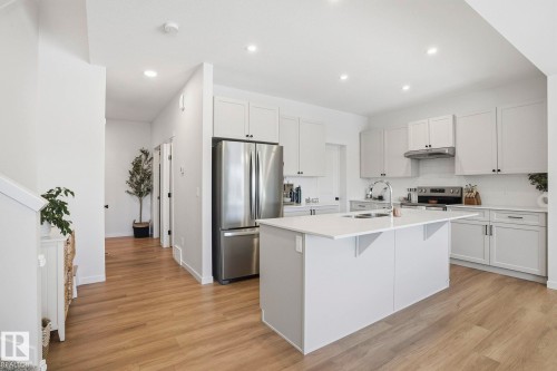21 Nettle Crescent, St. Albert, AB - Indoor Photo Showing Kitchen With Upgraded Kitchen